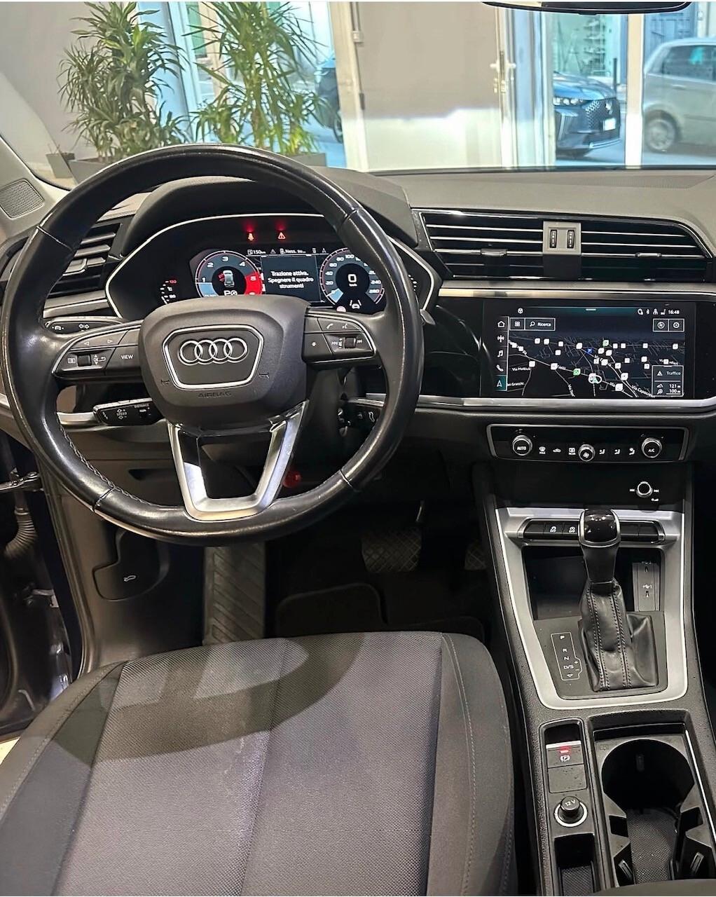 Audi Q3 35 TDI S tronic Business