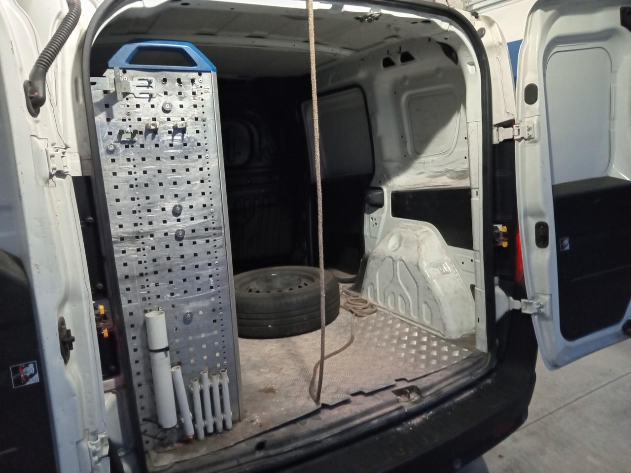 Doblò 1.6 MJT 105CV Lamierato SX 3 Posti CON ATTREZZATURA