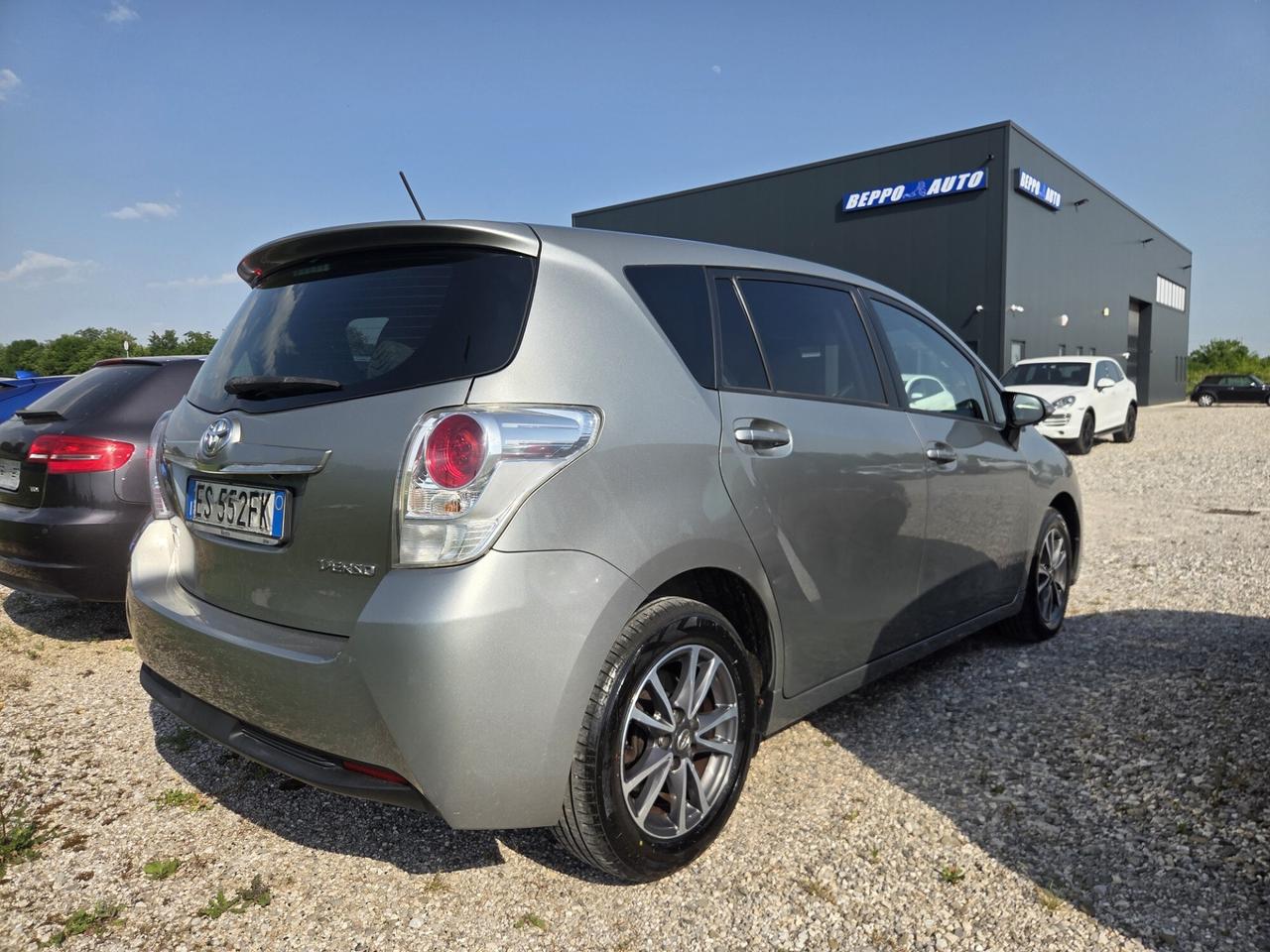 TOYOTA VERSO 7 POSTI BENZINA!!