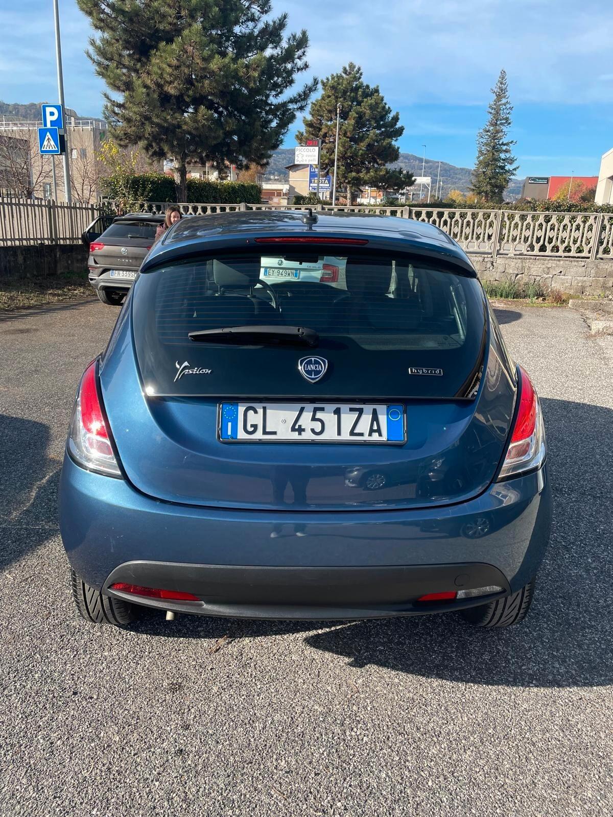 Lancia Ypsilon 1.0 Hybrid Ecochic Siler