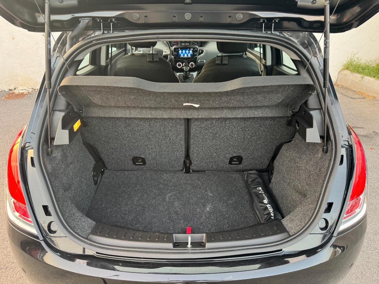 Lancia Ypsilon 1.0 FireFly 5 porte S&S Hybrid Gold