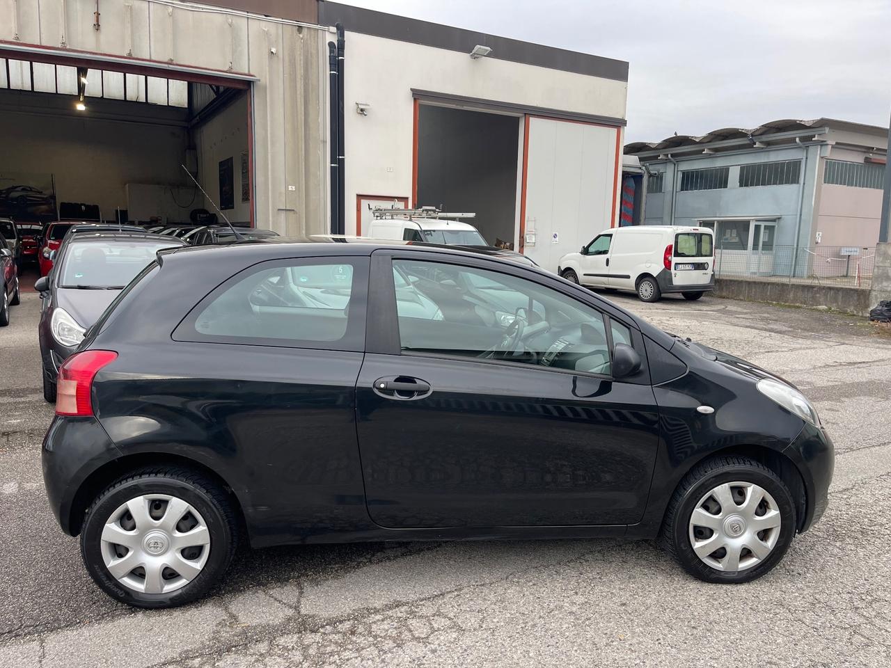 Toyota Yaris 1.0 3 porte