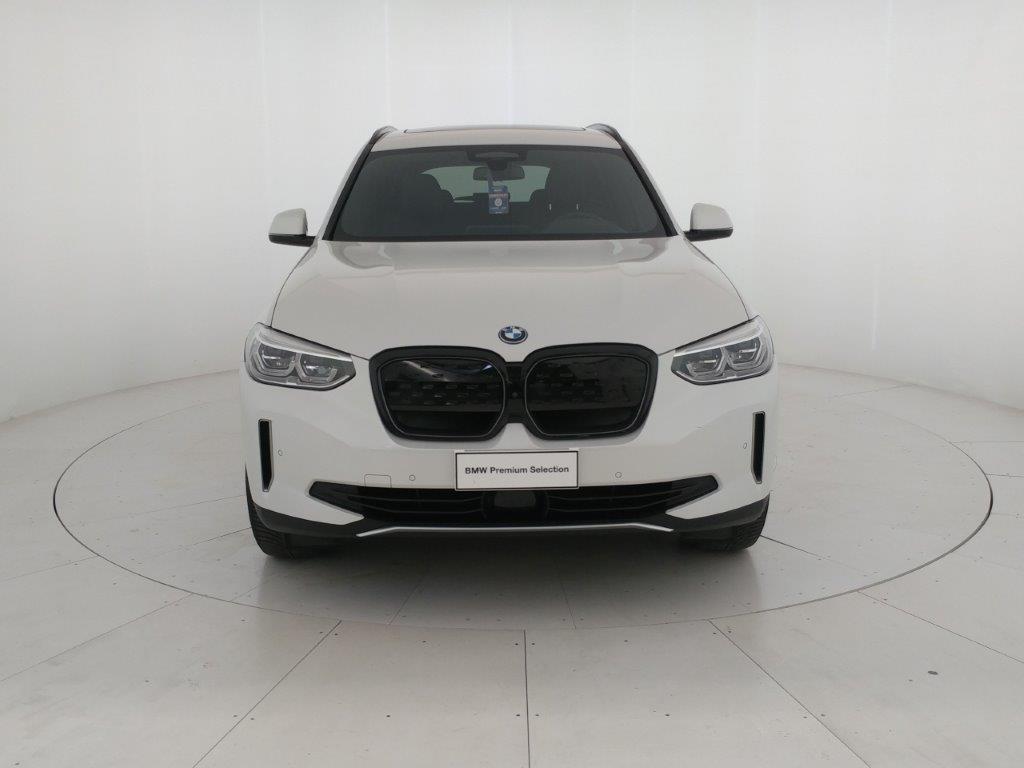 BMW iX3 BEV Impressive