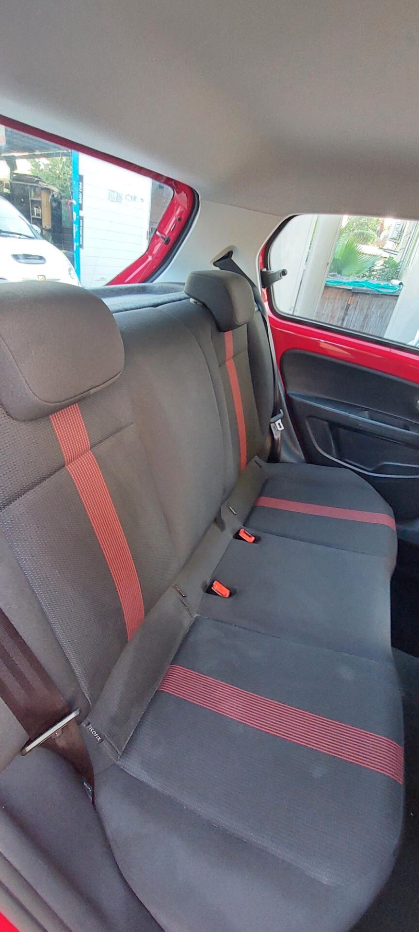 VOLKSWAGEN UP BENZINA/METANO DI SERIE TELEFONO LEGA PELLE SENSORI IMPECCABILE