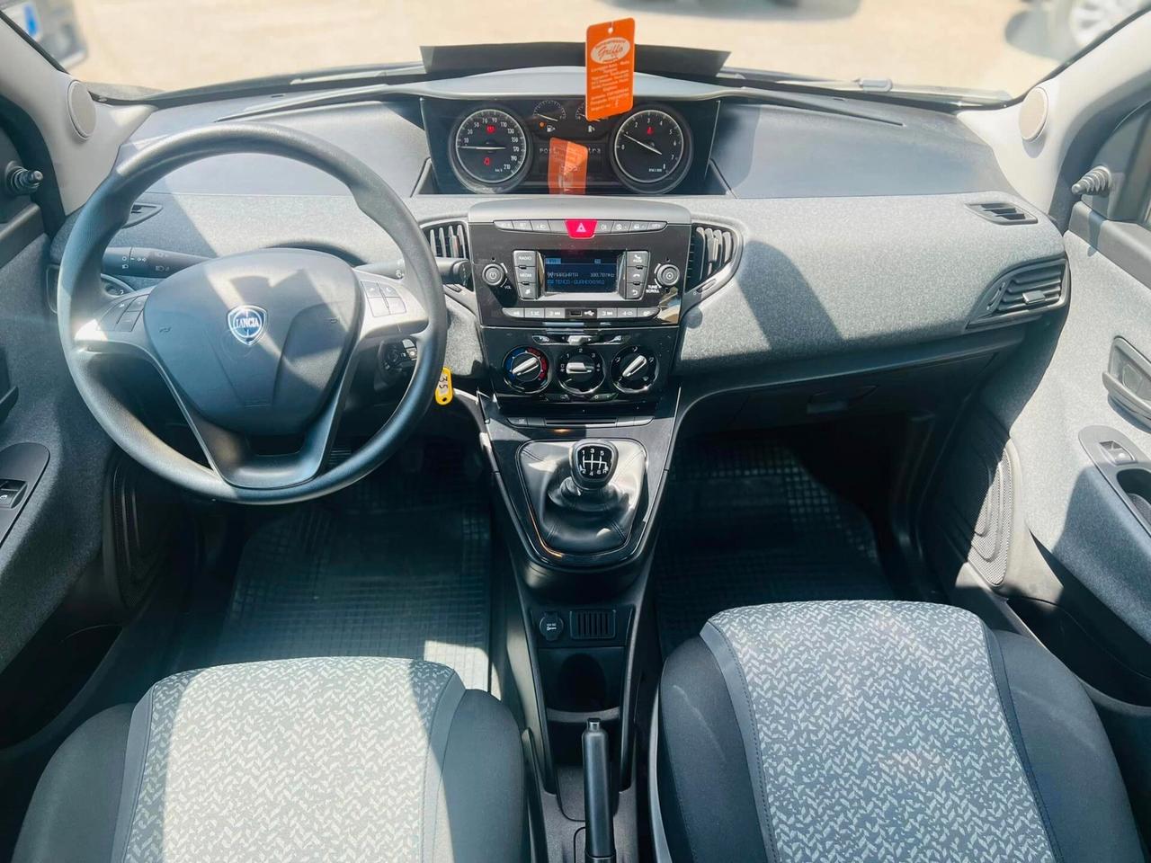 Lancia Ypsilon 1.0 FireFly 5 porte S&S Hybrid Ecochic Silver