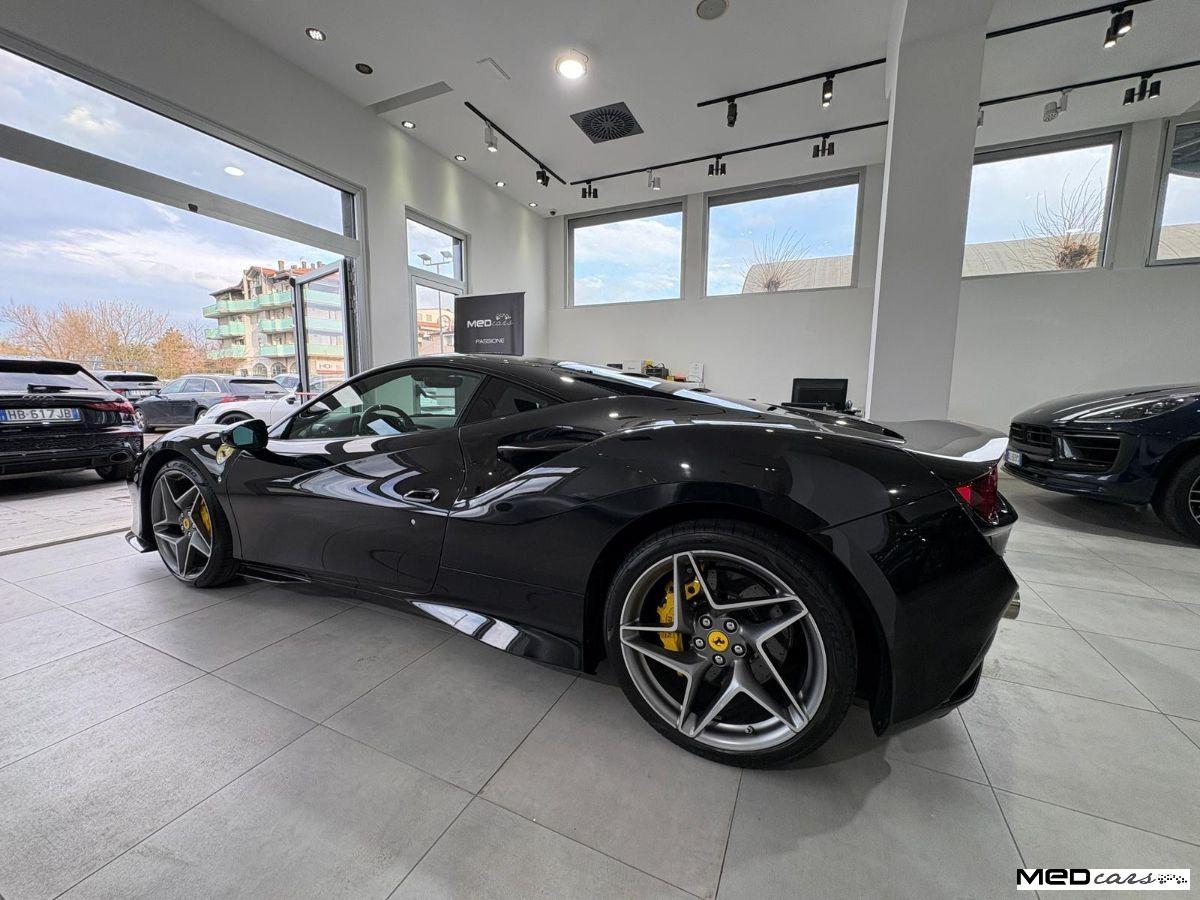 FERRARI - F8 - Tributo