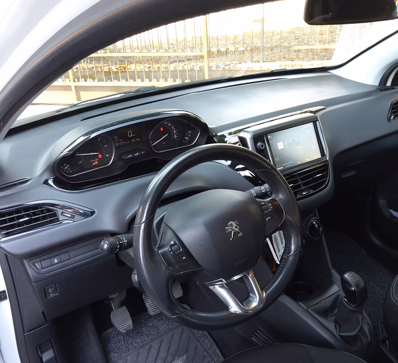 Peugeot 208 BlueHDi 75cv 5 porte OK NEOPATENTATI