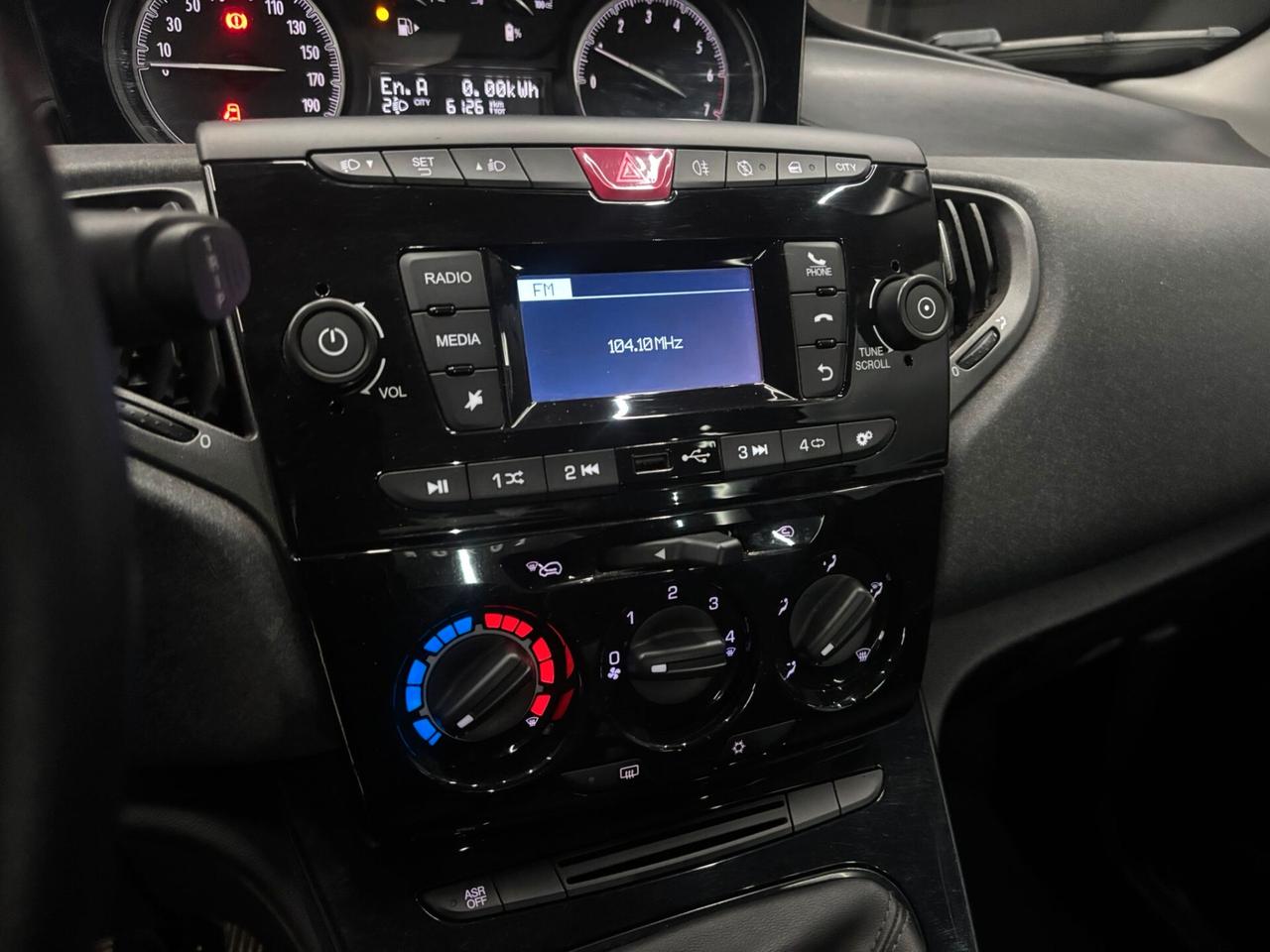 Lancia Ypsilon 1.0 FireFly 5 porte S&S Hybrid Ecochic Gold