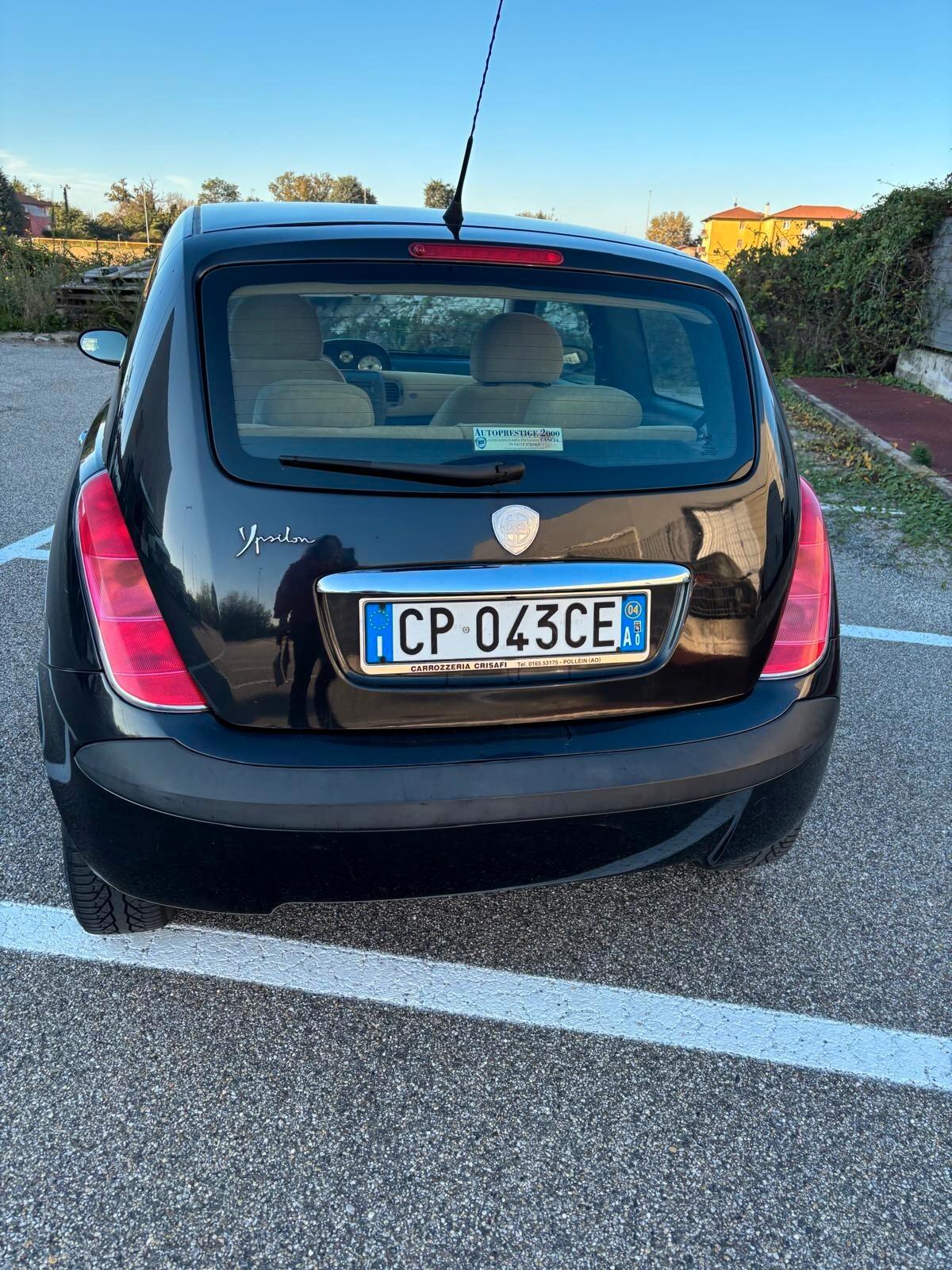 Lancia Ypsilon 1.2 16V Platino adatta ai neopatentati