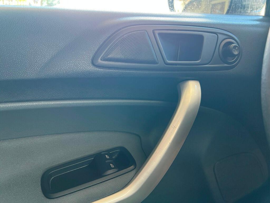 Ford Fiesta Titanium 1.4 97 CV GPL della Casa