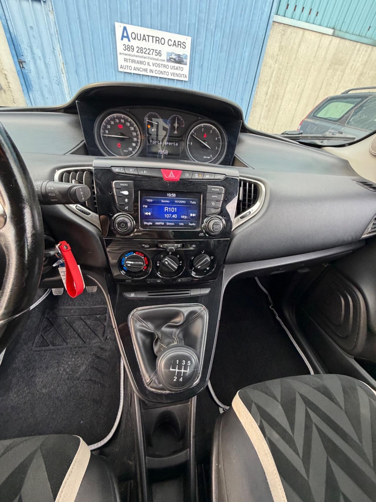 Lancia Ypsilon 1.2 69 CV 5 porte Mya