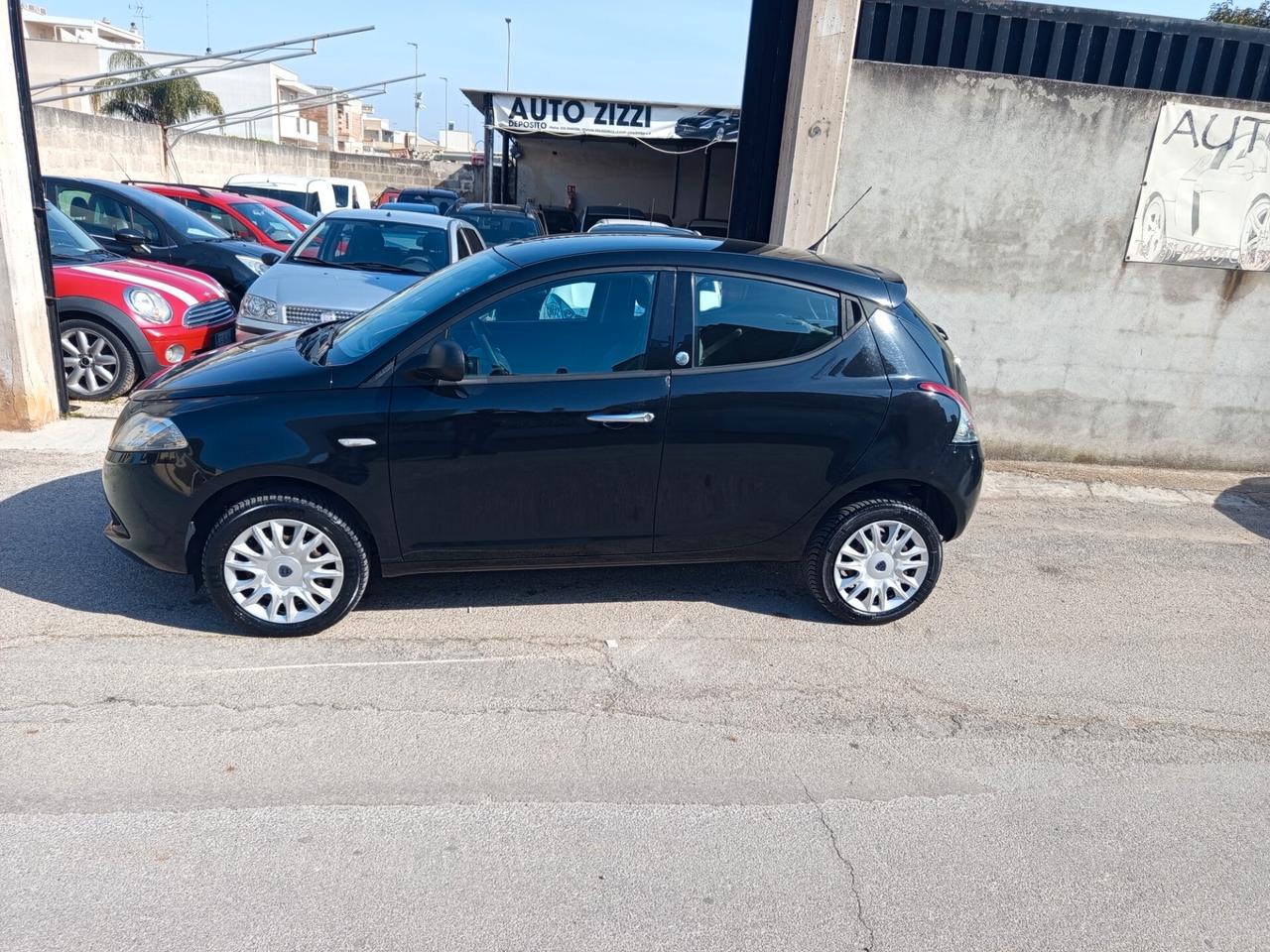 Lancia Ypsilon 0.9 TwinAir 85 CV 5 porte Metano Ecochic