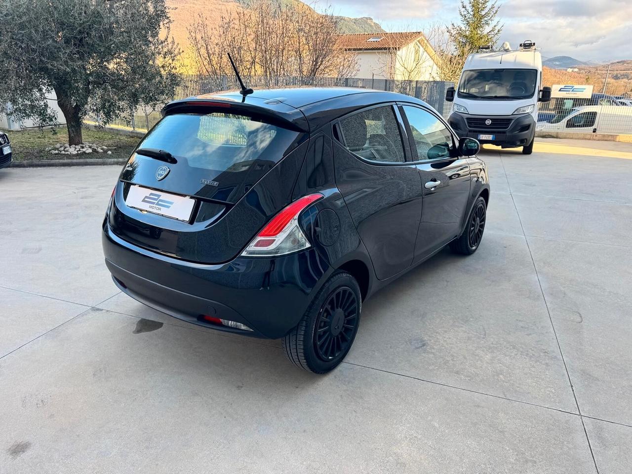 Ypsilon 1.0 FireFly 5 porte S&S Hybrid Silver