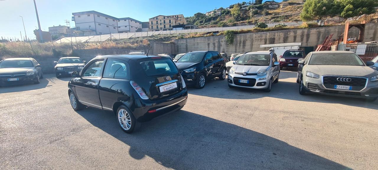 Lancia Ypsilon 1.3 MJT 75 CV Platinum