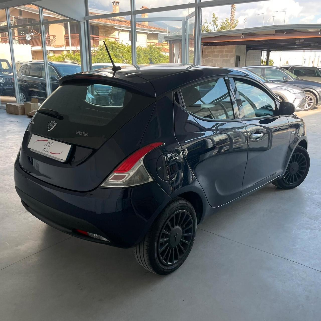 Lancia Ypsilon 1.0 FireFly 5 porte S&S Hybrid Ecochic Silver