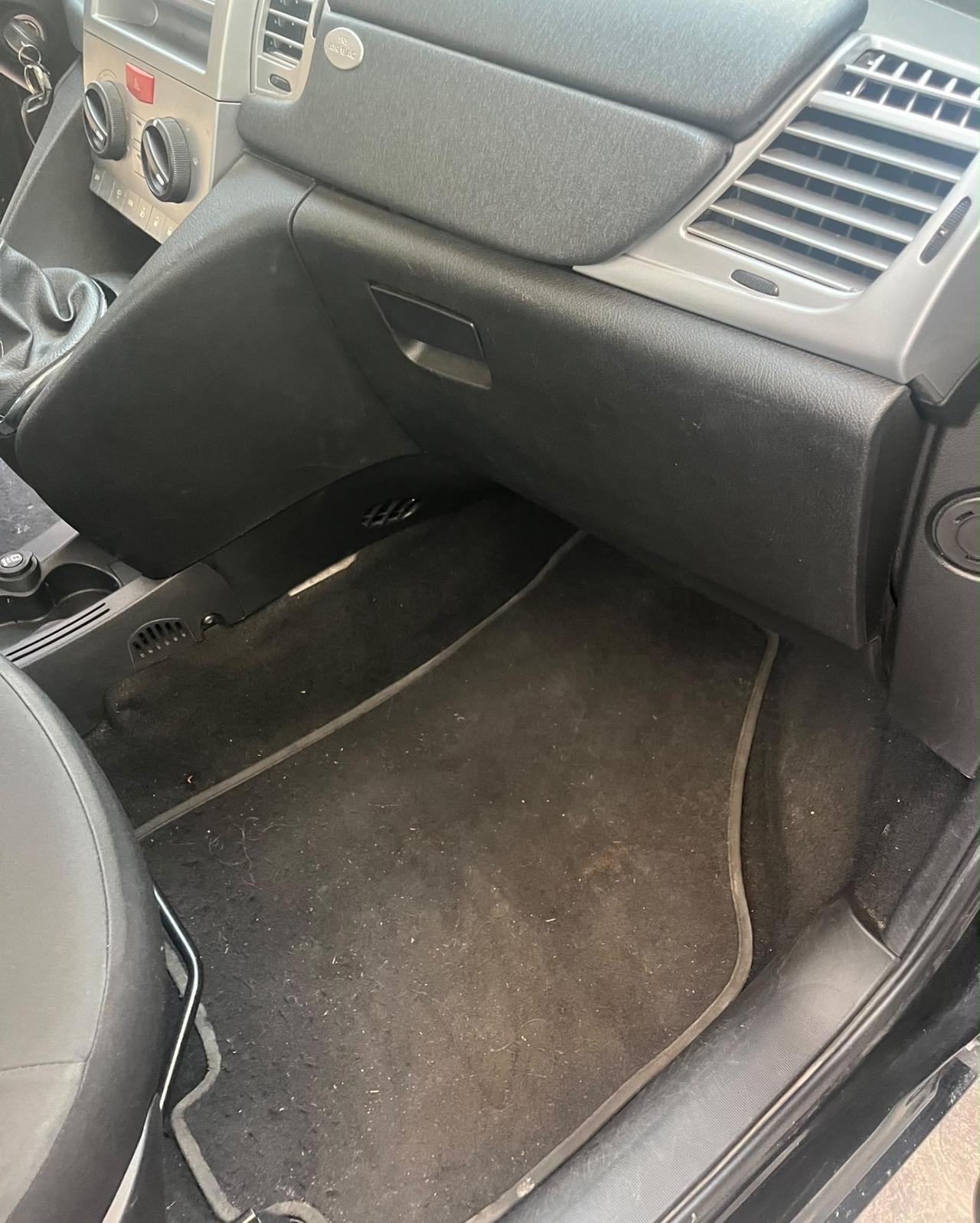 Lancia Ypsilon 1.3 MJT 75 CV 111000km TAGLIANDATA
