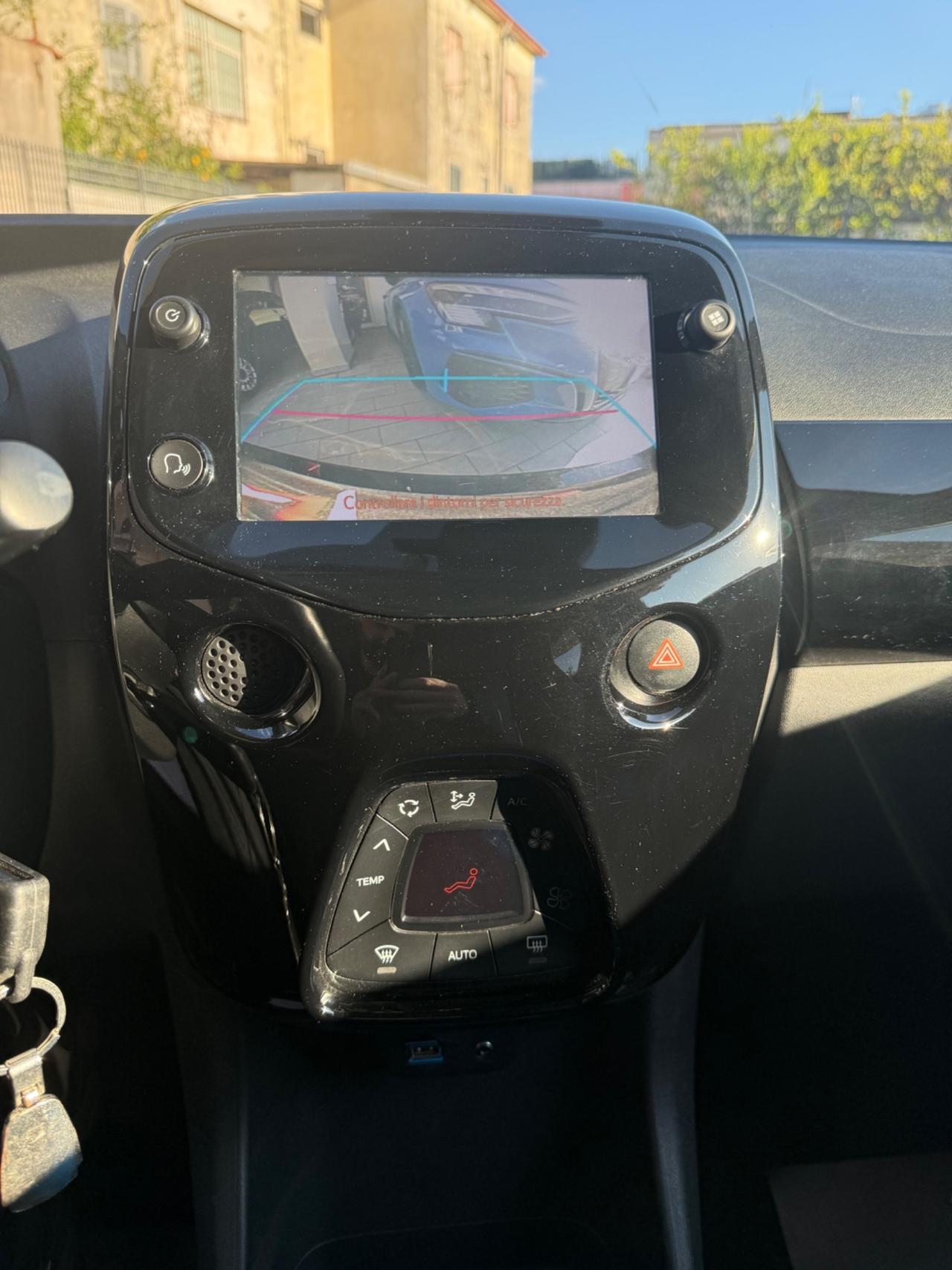 Toyota Aygo 1.0 VVT-i 72 CV 5 porte x-clusiv