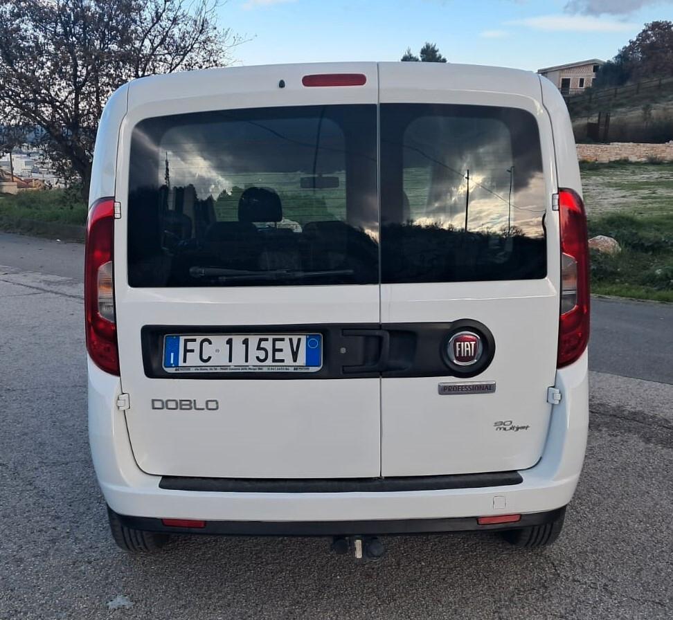 Fiat Doblo 1.3 MTJ Autocarro con gancio traino N1 5 posti