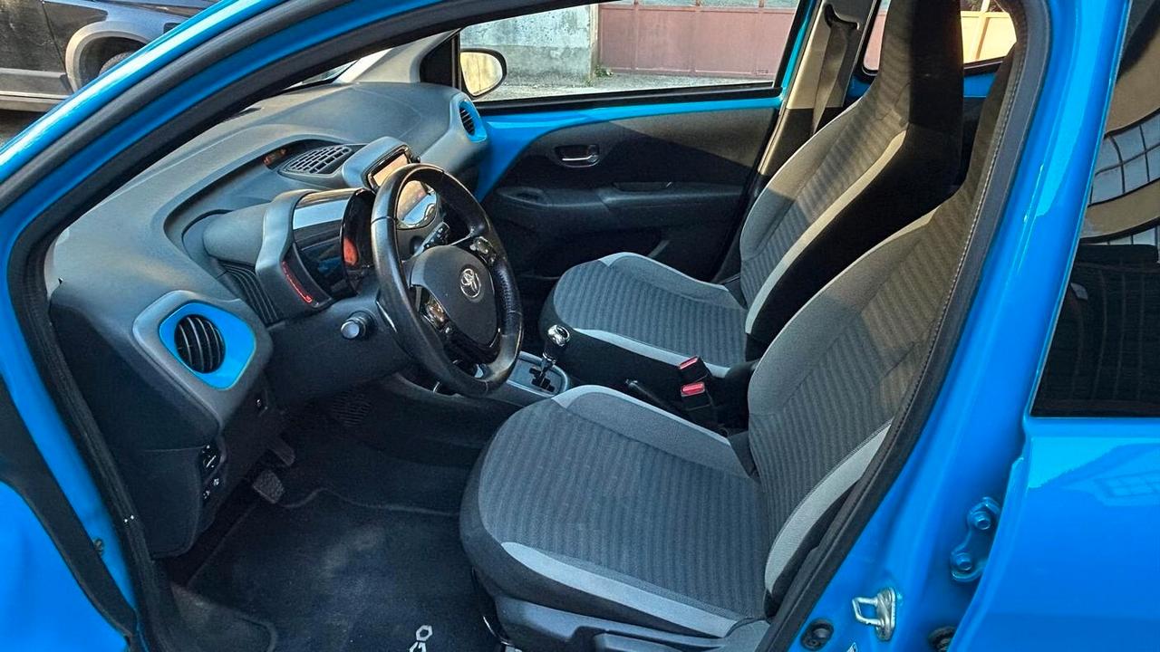 Toyota Aygo 1.0 VVT-i 72 CV 5 porte x-cool MMT