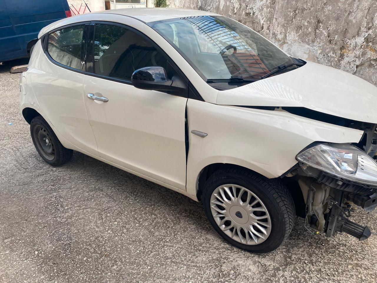 Lancia Ypsilon 1.2cc benzina(PRIVATO)-2017
