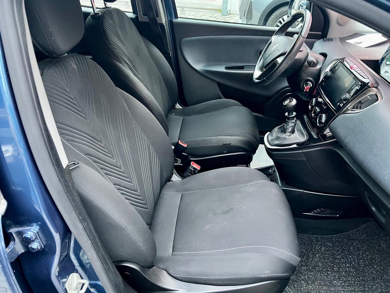 Lancia Ypsilon 1.0 FireFly 5 porte S&S Hybrid Ecochic Gold