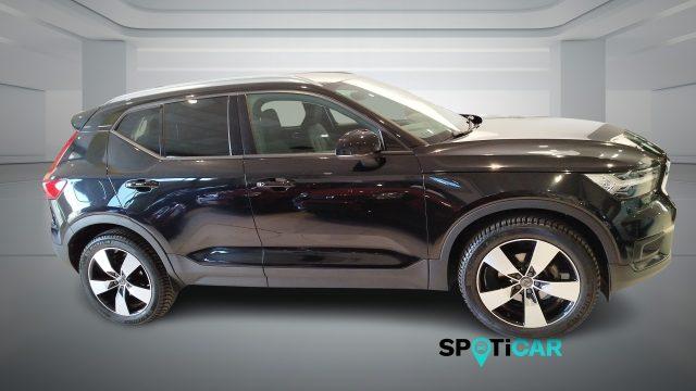 VOLVO XC40 T2 Momentum Pro