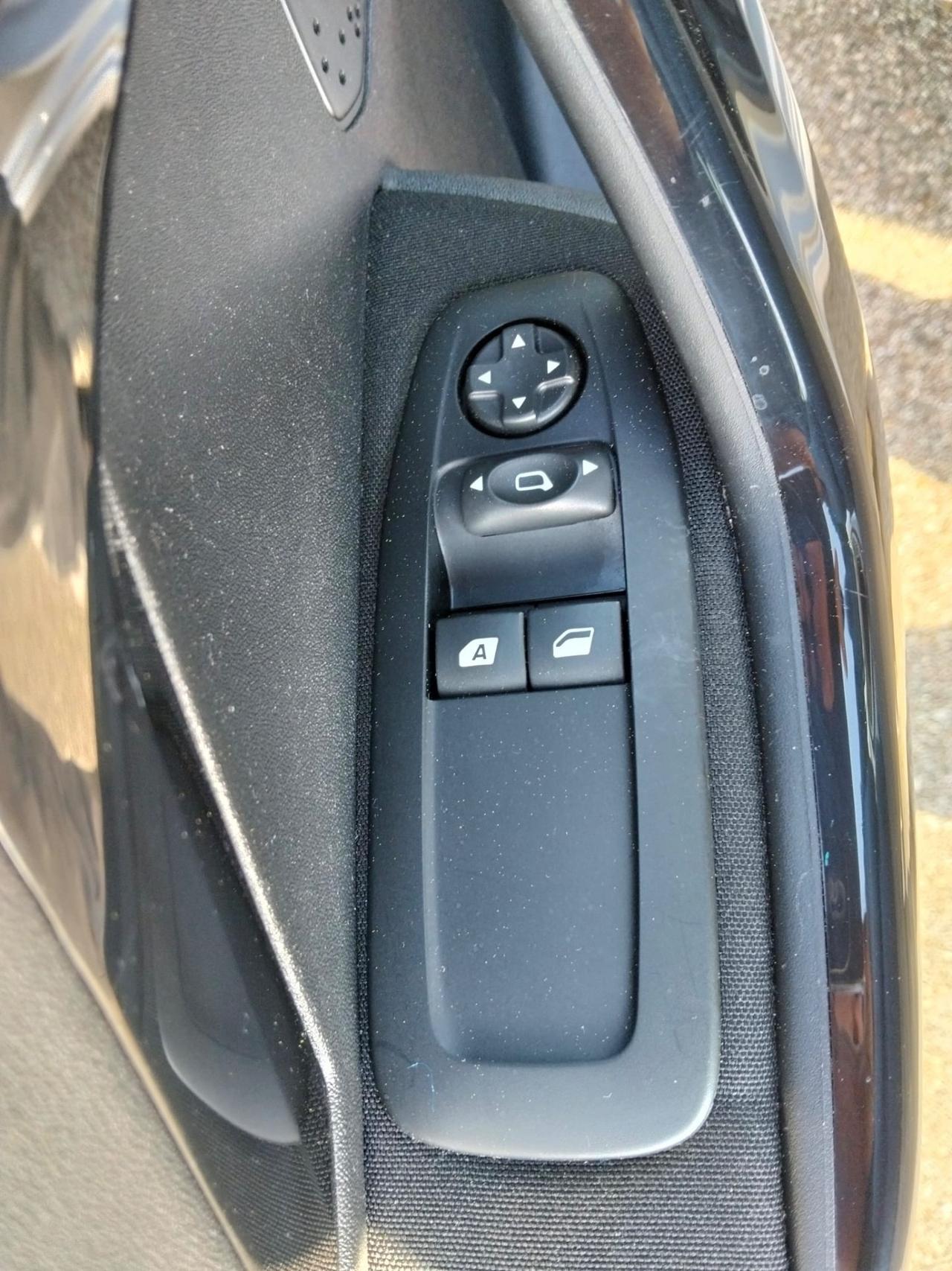 Peugeot 208 PureTech 82 5 porte Allure*Cerchi*Mirror Link*Euro 6