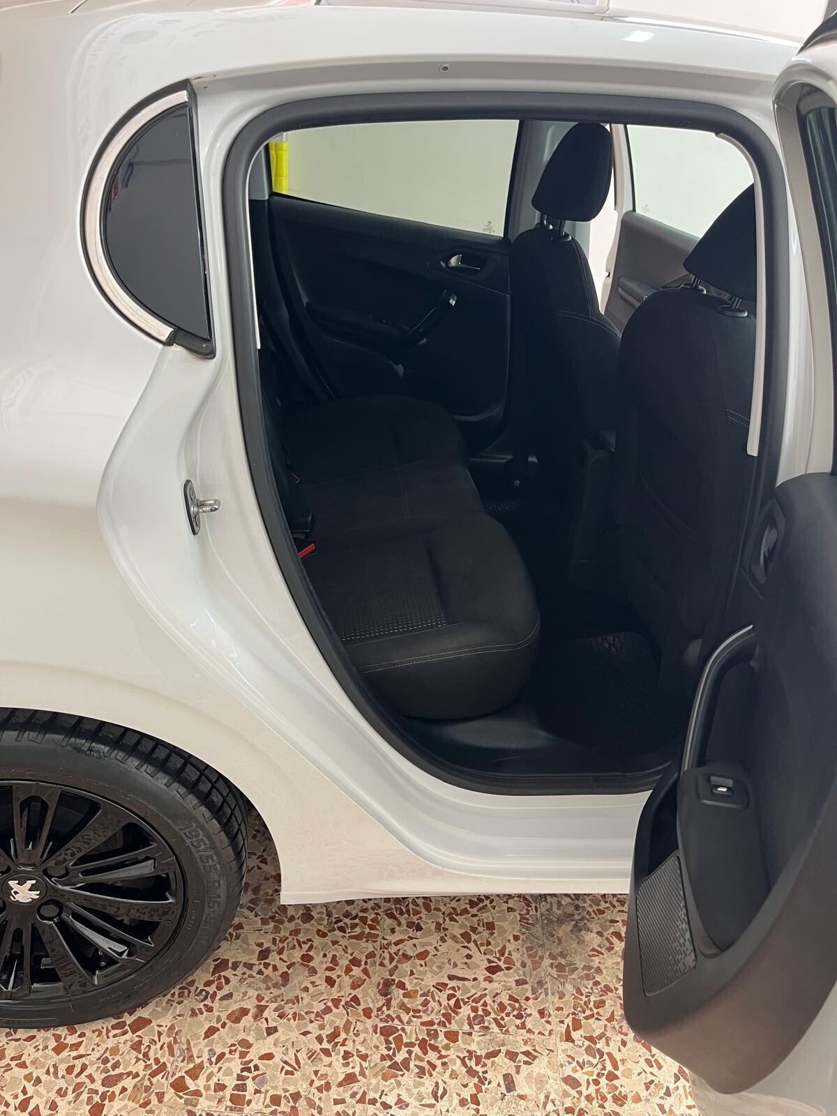 Peugeot 208 BlueHDi 75 5 porte Allure