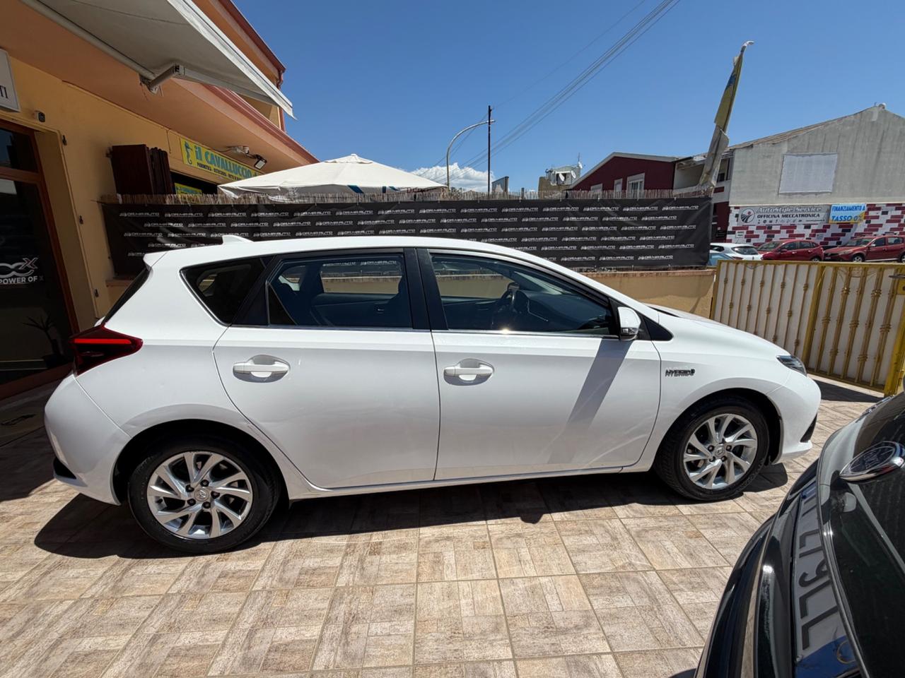 Toyota Auris 1.8 Hybrid Business