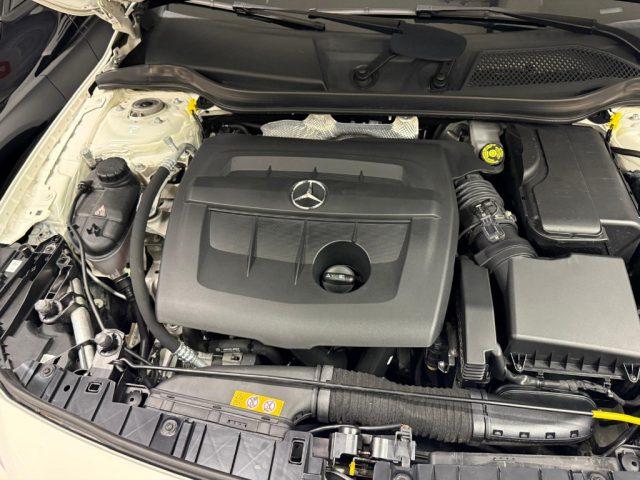 MERCEDES-BENZ GLA 180 d Premium