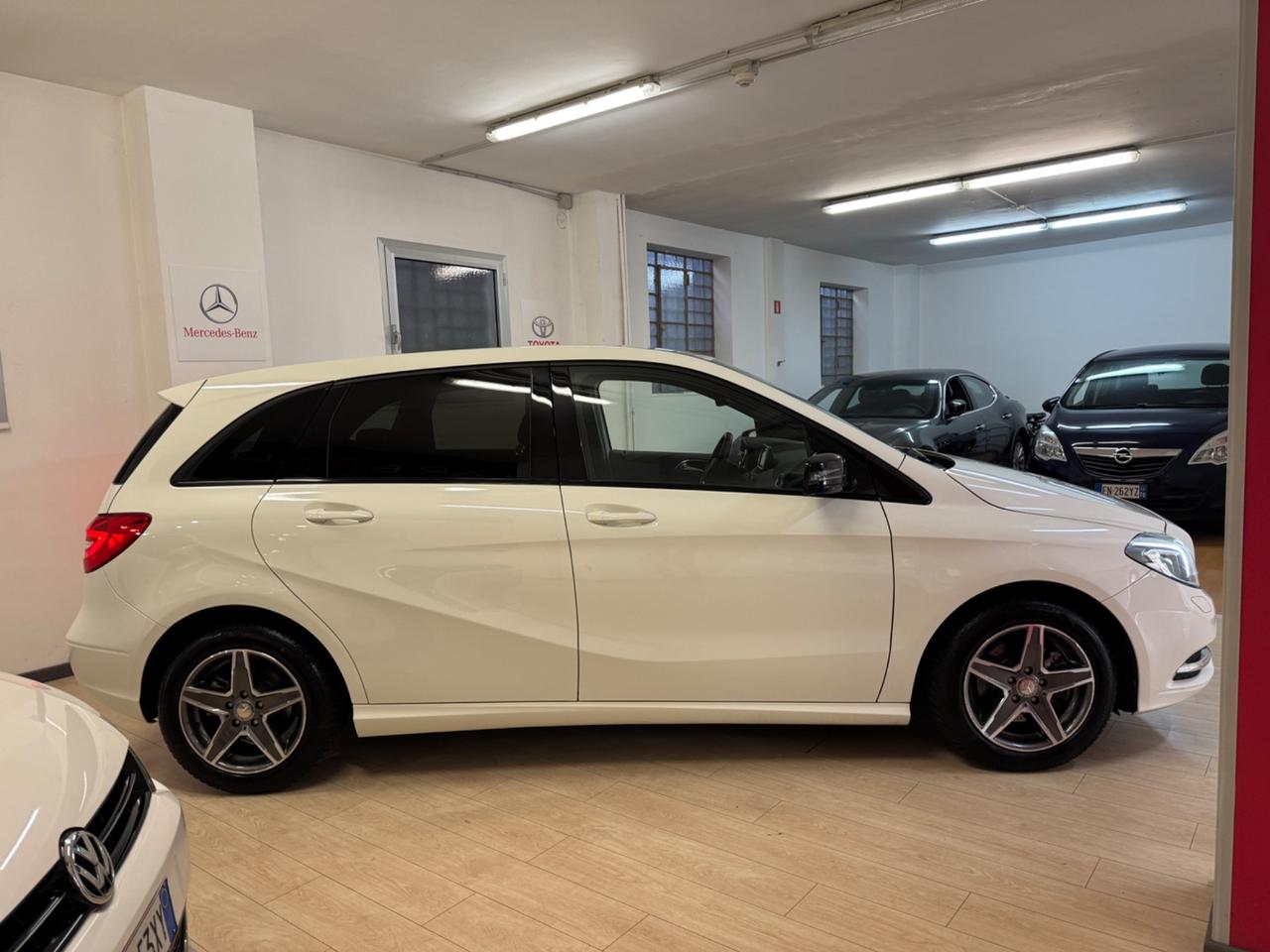 Mercedes-benz B 180 Premium Navi Camera Bluet Vetri Scuri Xeno Led Tagliandi MB