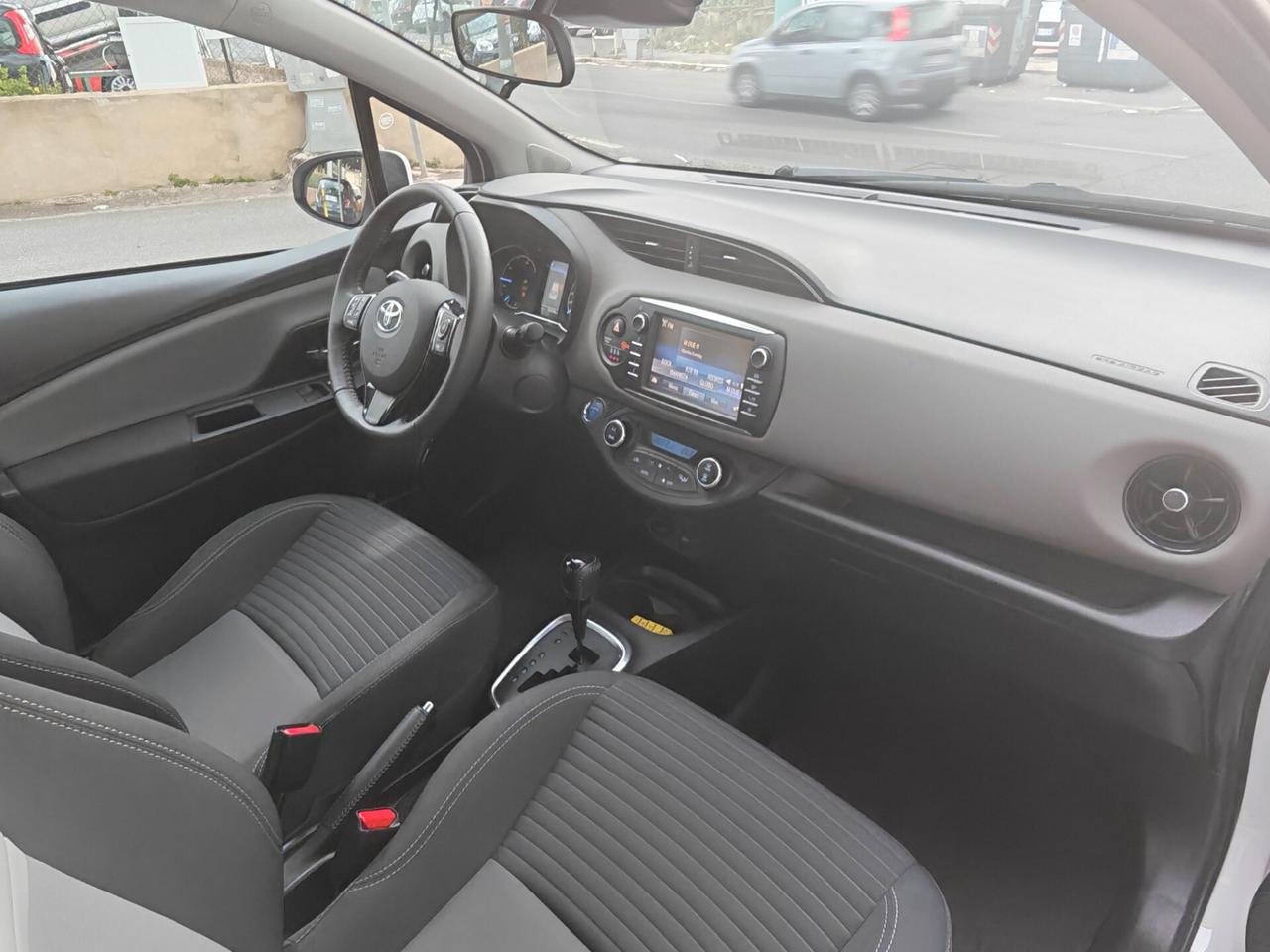 Toyota Yaris 1.5 Hybrid 5 porte Business