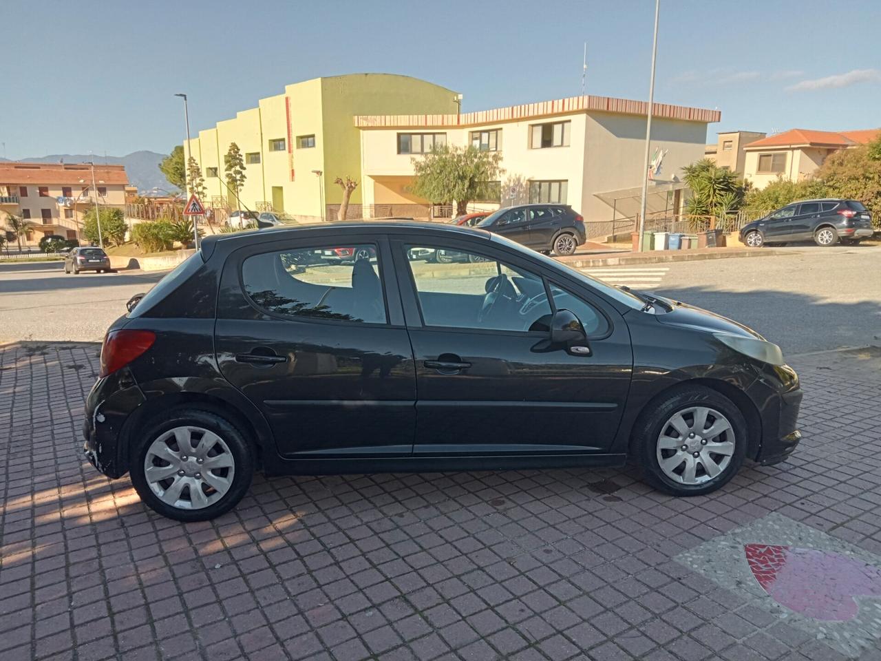 Peugeot 207 1.4 HDi 70CV 5p