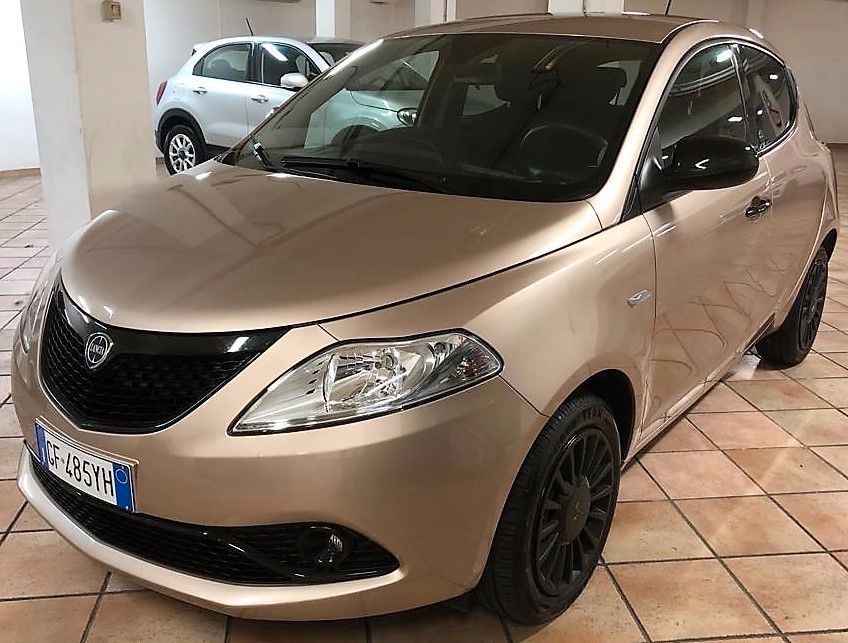 LANCIA YPSILON 1.0 Hybrid 70cv Maryne FireFly 5 porte S&amp;S Sensori di parcheggio