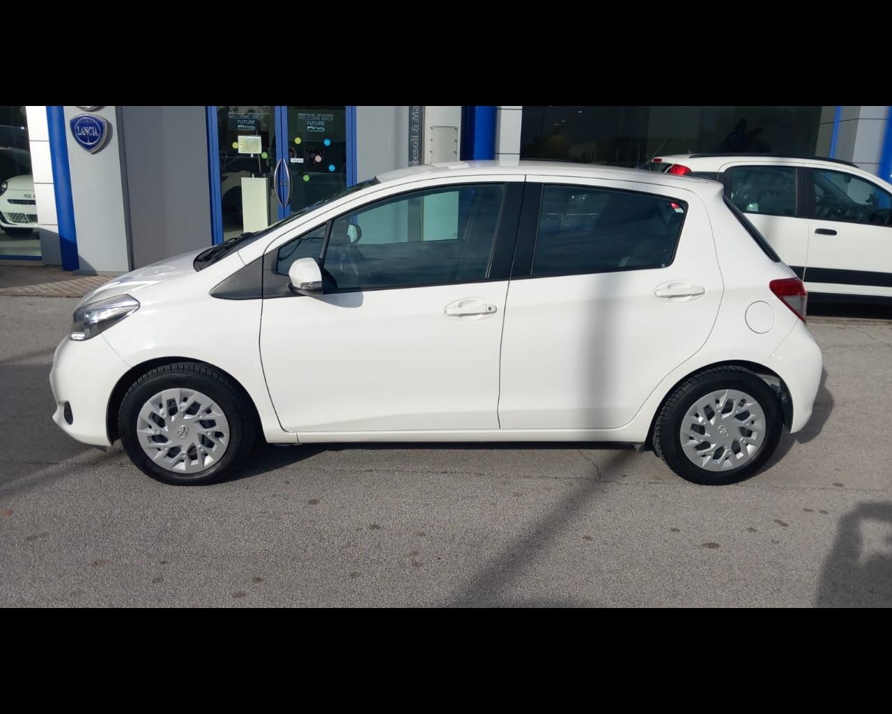 TOYOTA Yaris 3ª serie - Yaris 1.0 5 porte Lounge