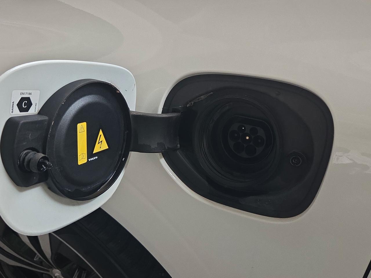Volvo XC 60 T6 PLUG-IN AWD AUTO RECHARGE INS. EXP