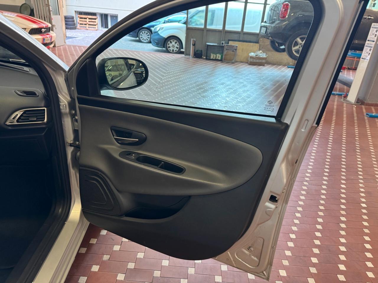 Lancia Ypsilon 1.2 69 CV 5 porte Platinum - UNICO PROPRIETARIO