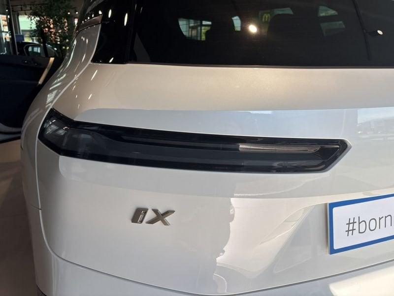 BMW iX xDrive40 MSPORT