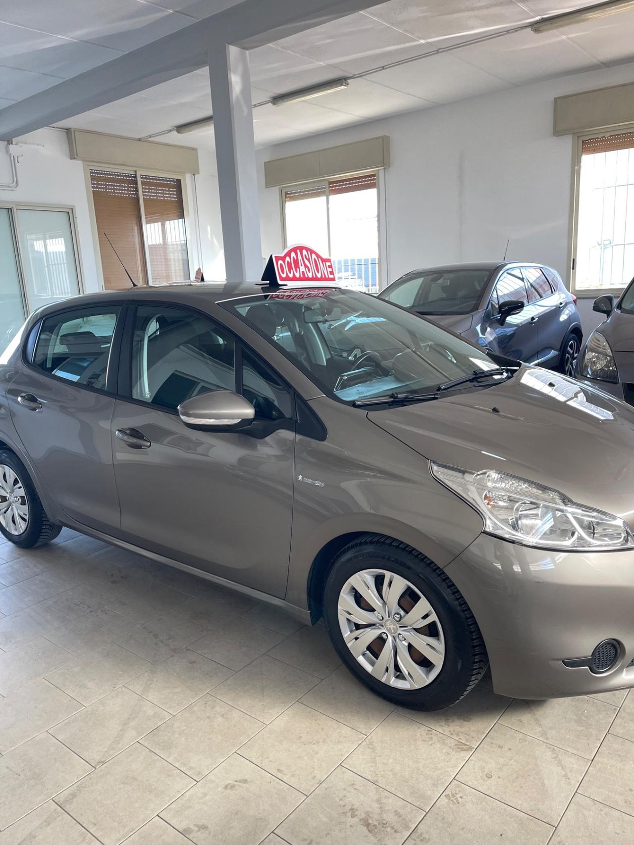 Peugeot 208 1.4 HDi 68 CV 5 porte Allure