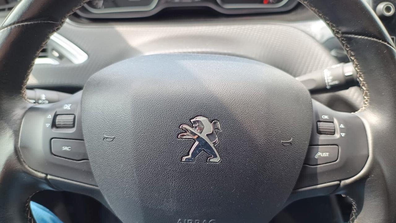 Peugeot 208 PureTech 82 5 porte Allure