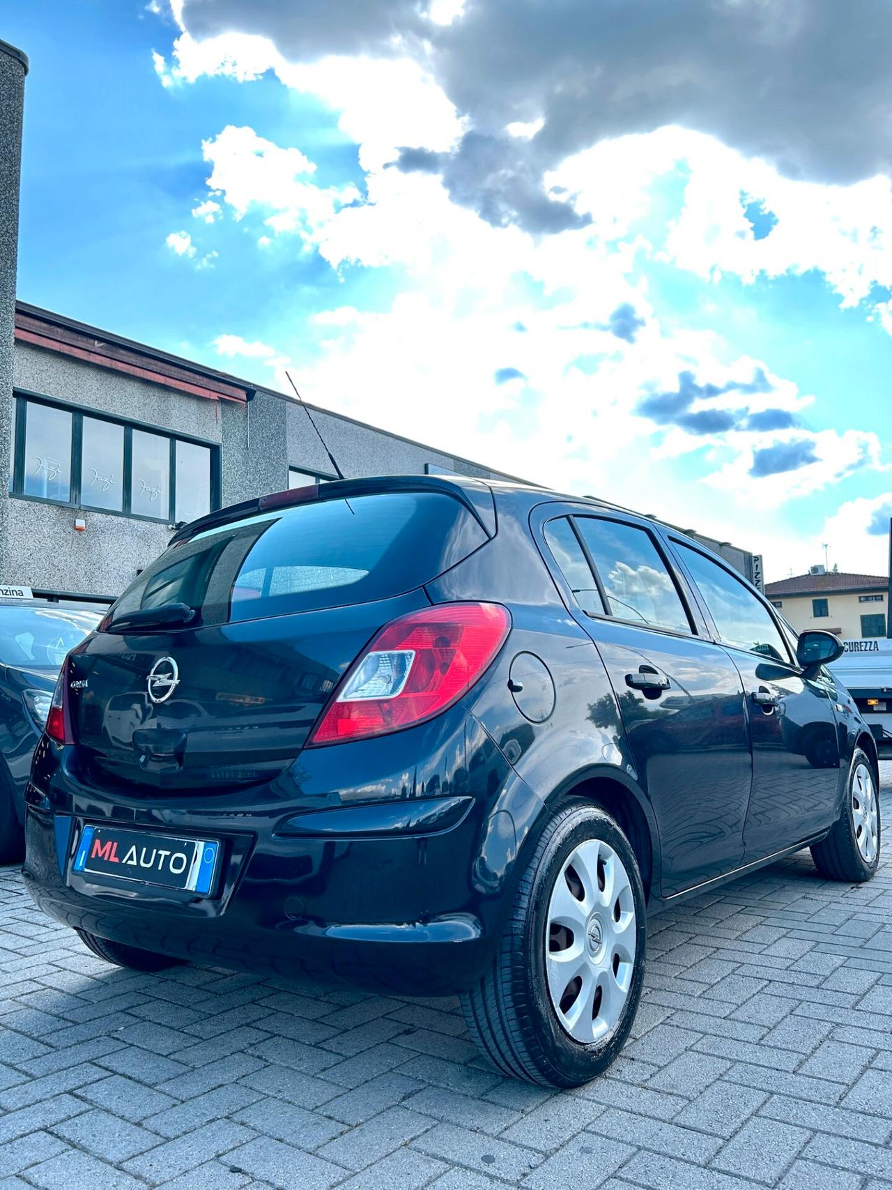 Opel Corsa 1.2 5 porte Cosmo - OK NEOPATENTATI