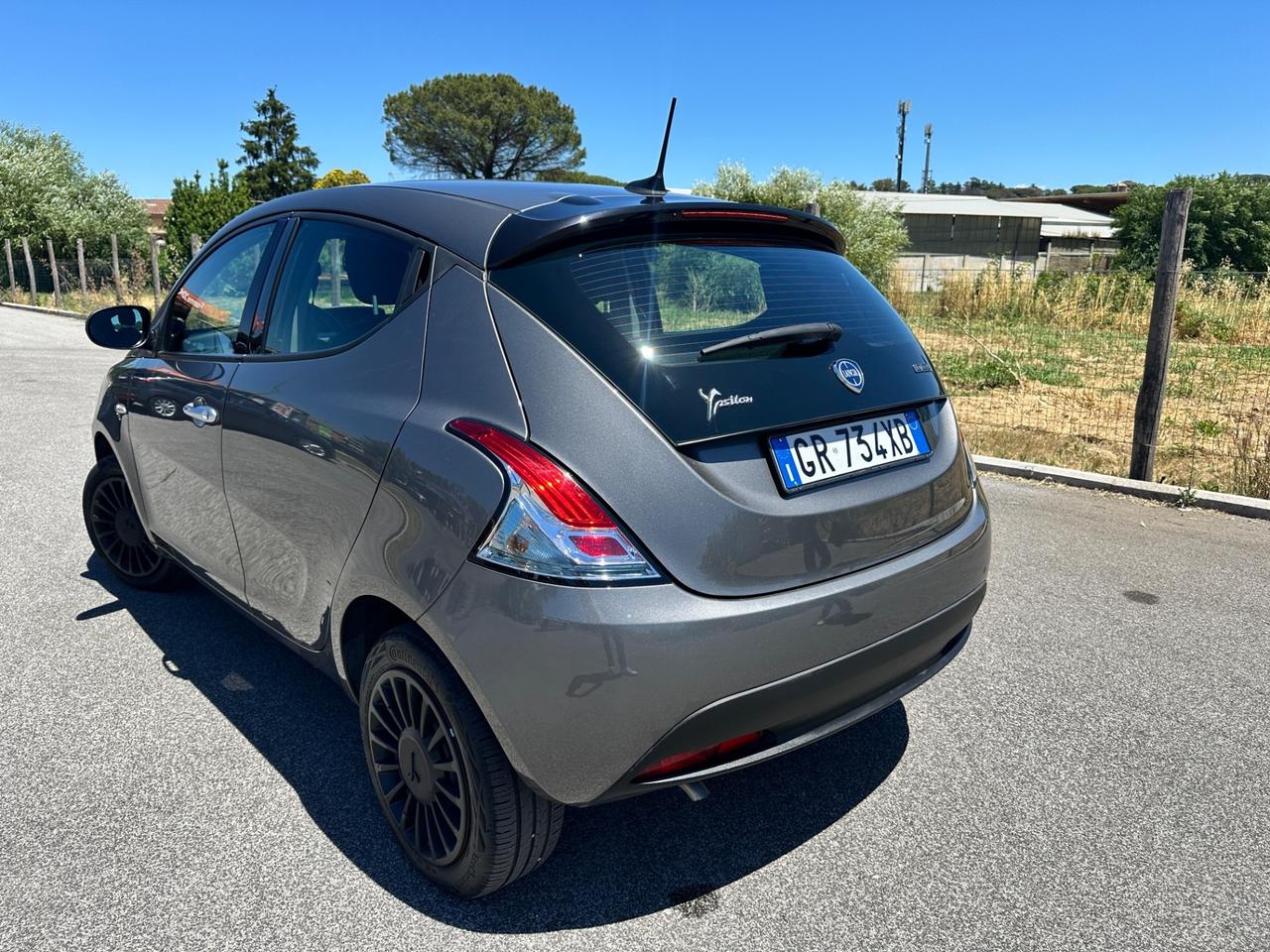 Lancia Ypsilon 1.0 5 porte Ibrida neopatentati Fatturabile iva esposta