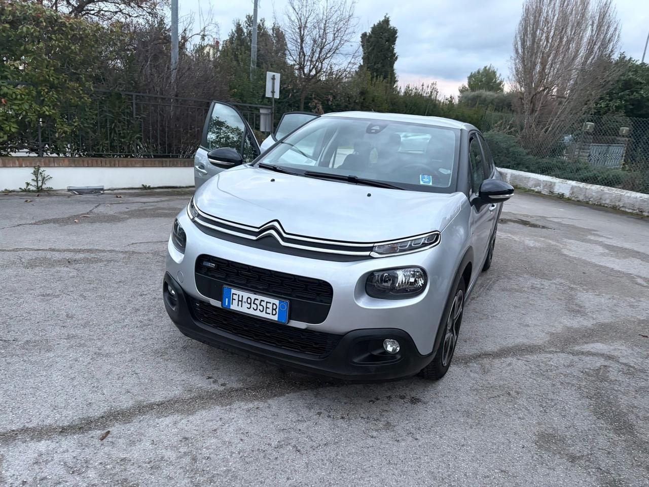 Utilitaria 1.2 benzina neopatentati