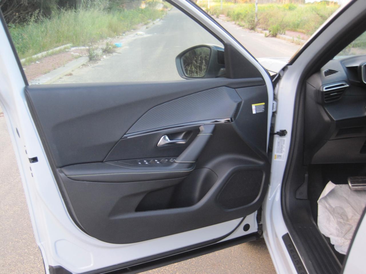 Peugeot 2008 PureTech 130 S&S EAT8 GT