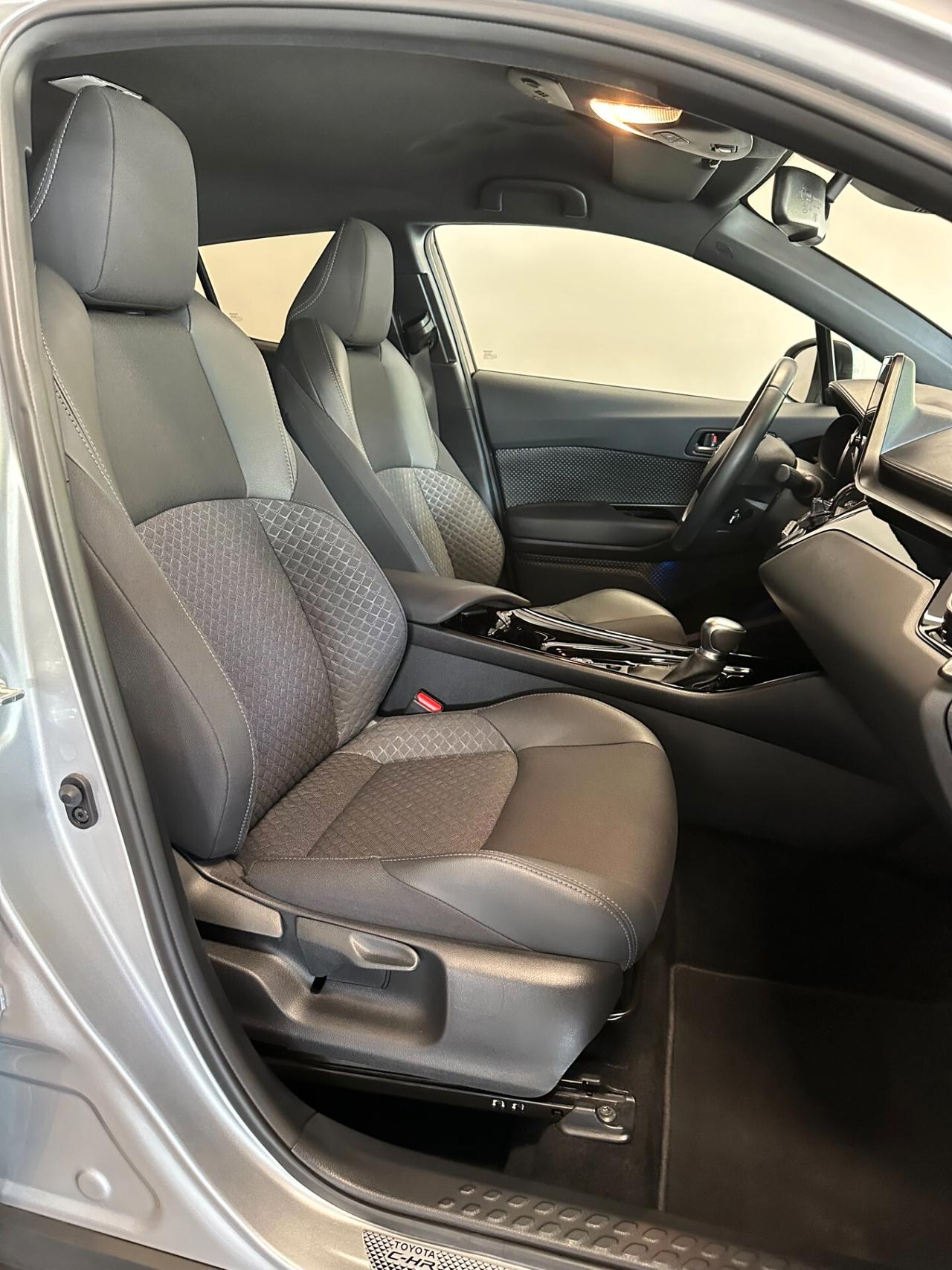 Toyota C-HR 2.0 Hybrid E-CVT Morebusiness