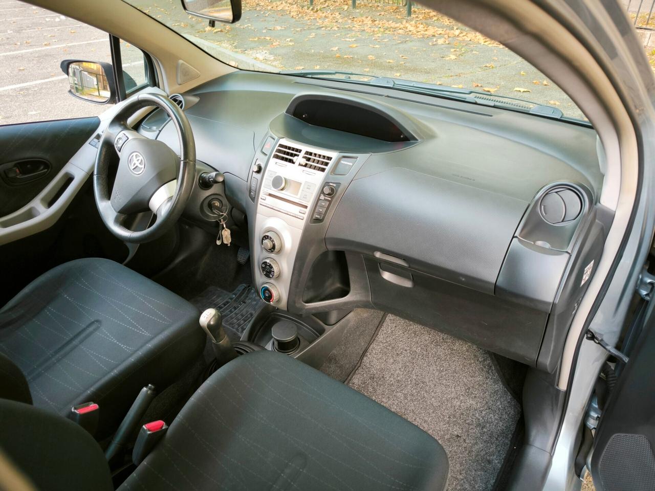 Toyota Yaris 1.0 5 porte Sol NEOPATENTATI