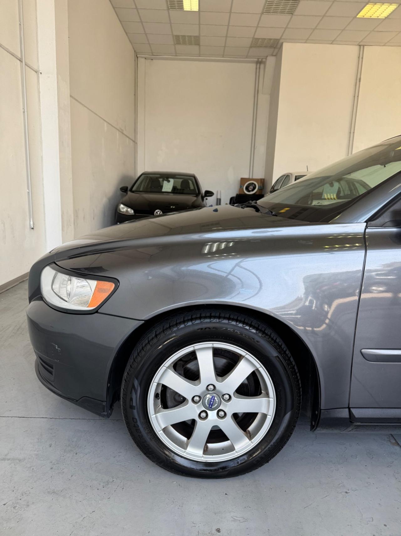 Volvo V50 D2 R-design