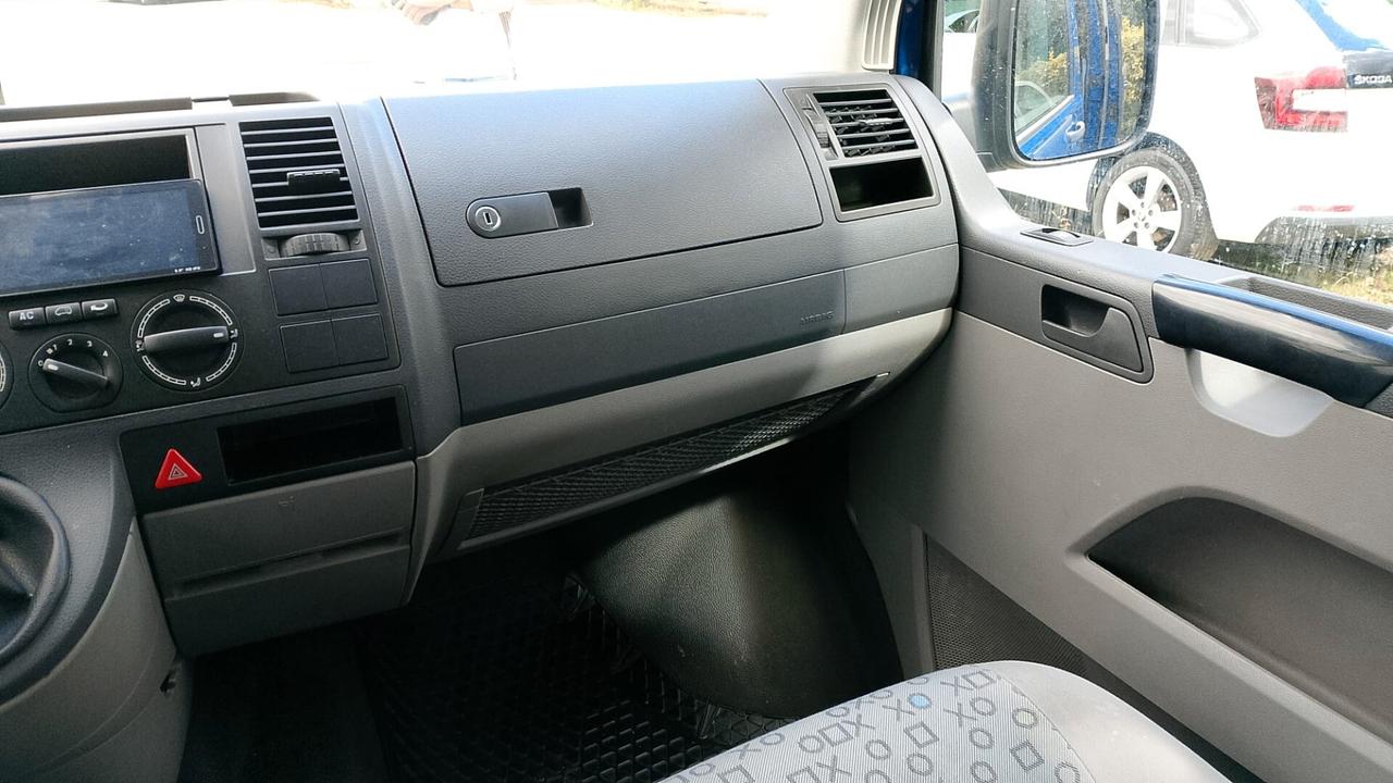 Volkswagen T5 Caravelle 7 POSTI