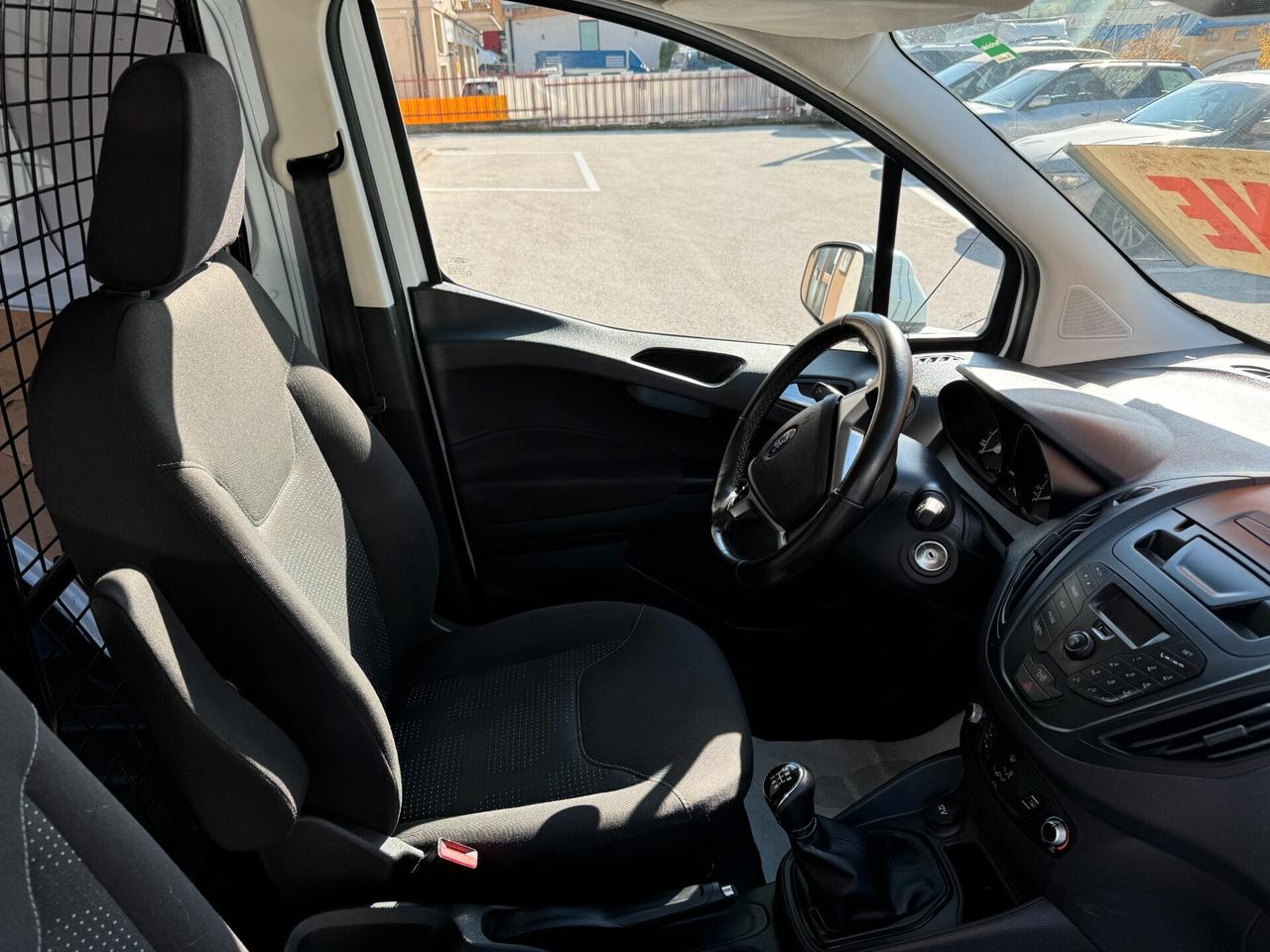 Ford Transit Courier 2017