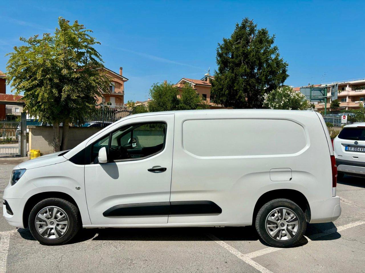 OPEL Combo cargo 1.5d 100cv L2H1 Essentia mt6 IVA ESPOSTA